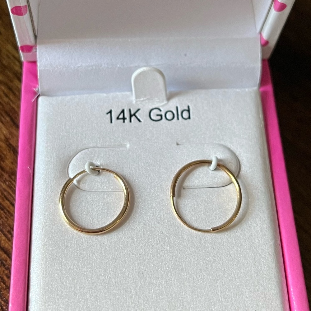 Super cute tiny gold hoops